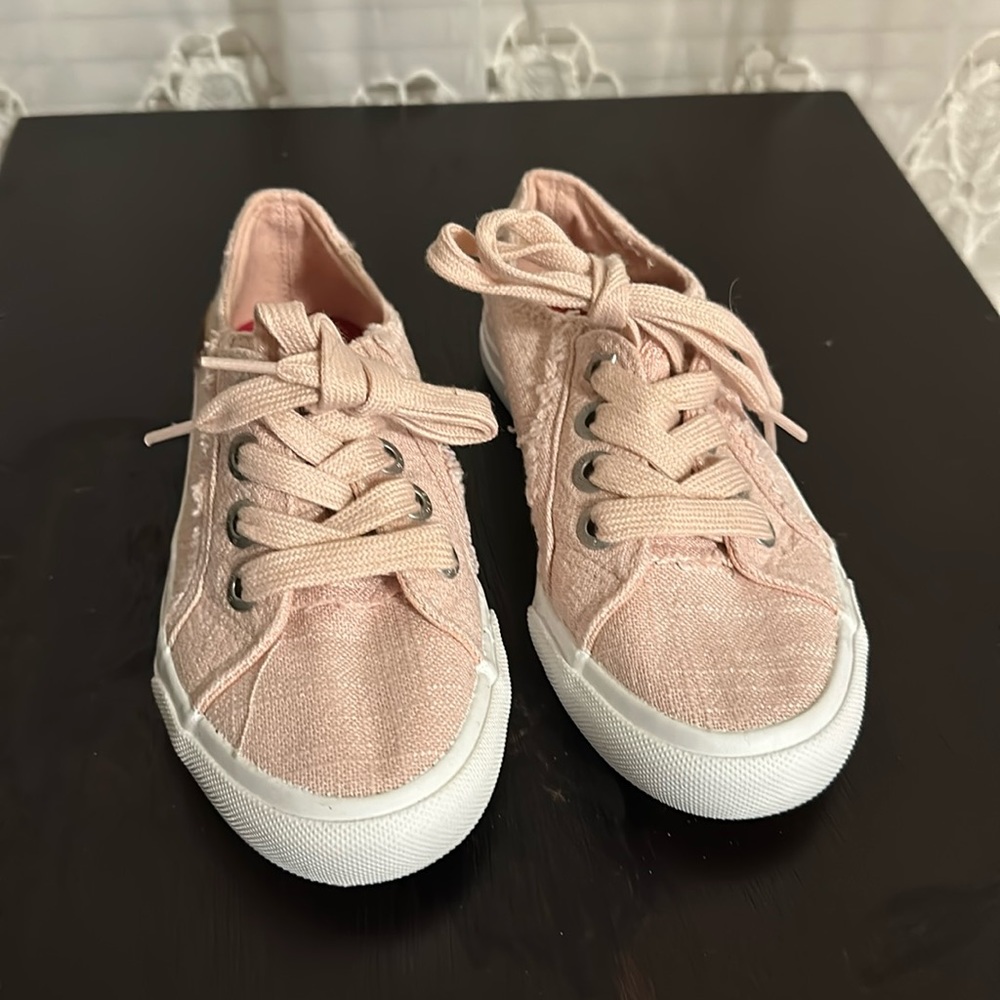 Girls blowfish shoes